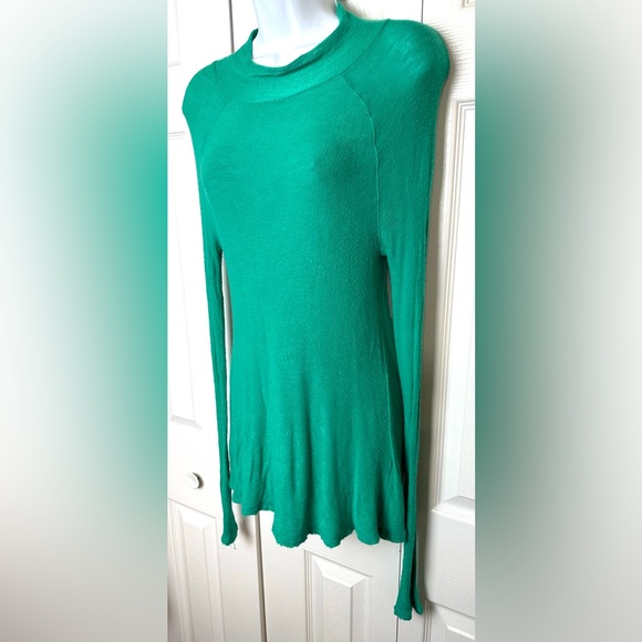 FREE PEOPLE Intimately Weekend Snuggle Turtleneck Shirt Top Blouse Emerald Kelly - Picture 3 of 15